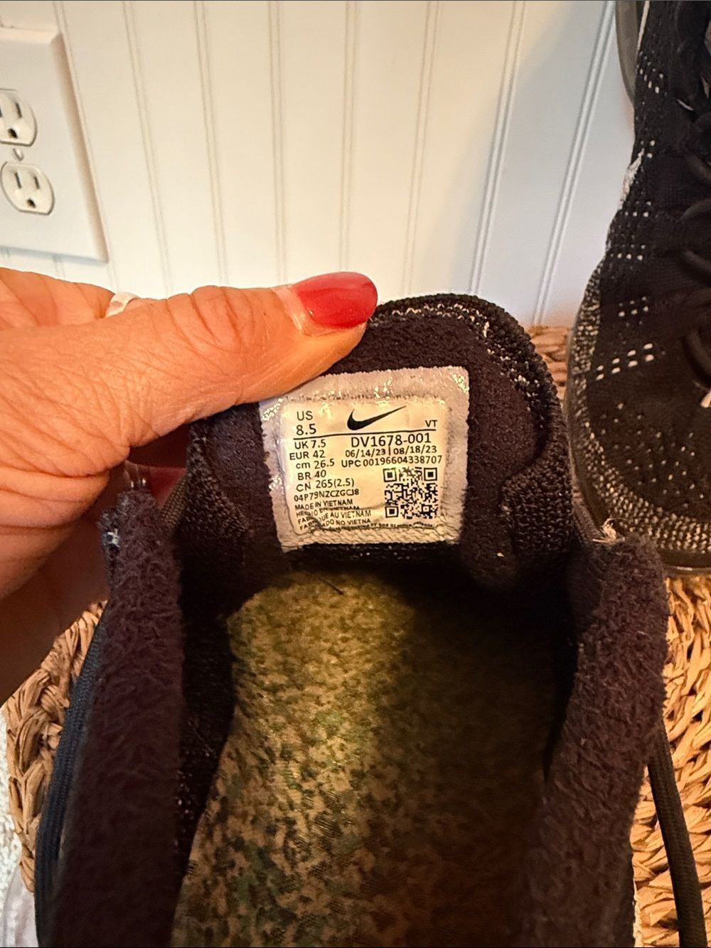 Nike Black and White Flyknit VaporMax Running Shoes - Picture 8 of 8
